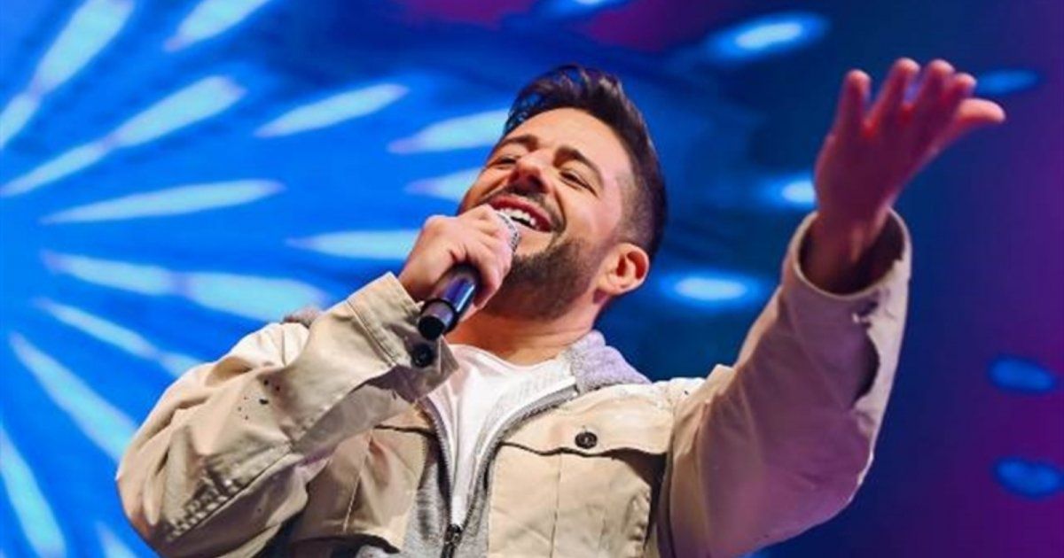 شاهد .. سعر مرتفع لـ جاكيت محمد حماقي من تصميم علامته التجارية المفضلة