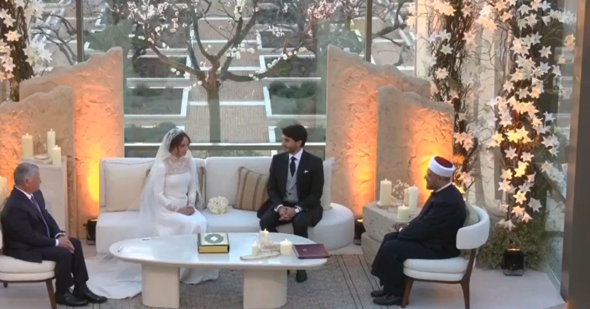 شاهد .. اللقطات الأولى من حفل زفاف الأميرة إيمان.. وإطلالتها الملوكية تخطف الأنظار