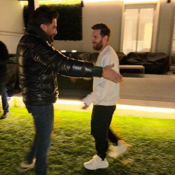 شاهد .. معتصم النهار ولين برنجكجي يلتقيان ليونيل ميسي.. وصورهم حديث الساعة