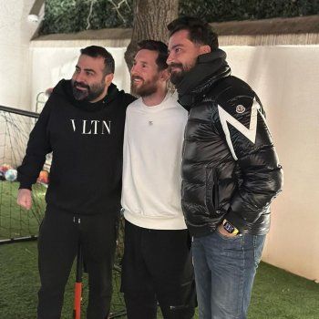 شاهد .. معتصم النهار ولين برنجكجي يلتقيان ليونيل ميسي.. وصورهم حديث الساعة