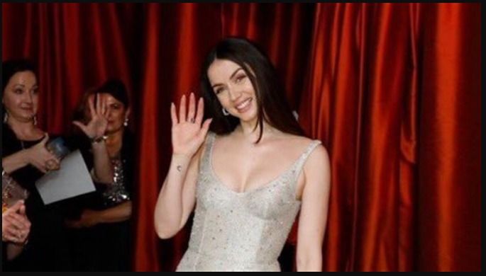 النسخة التانية من مارلين مونرو ظهرت علي سجادة الأوسكار