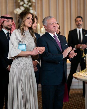 شاهد .. الملكة رانيا تحتفل بزواج إبنتها الأميرة إيمان وتوجه لها رسالة مؤثرة جدا