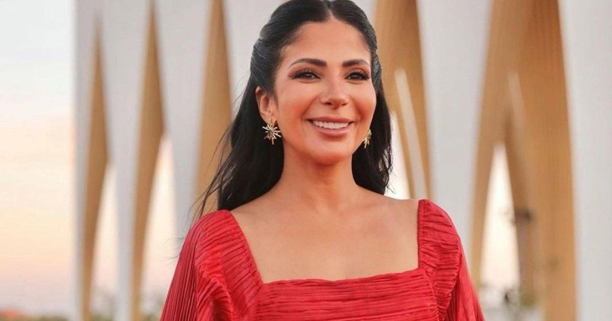 شاهد .. بالصورة - منى زكي: "آسفة على اللي هعمله ... بس مش لاقية حل تاني"