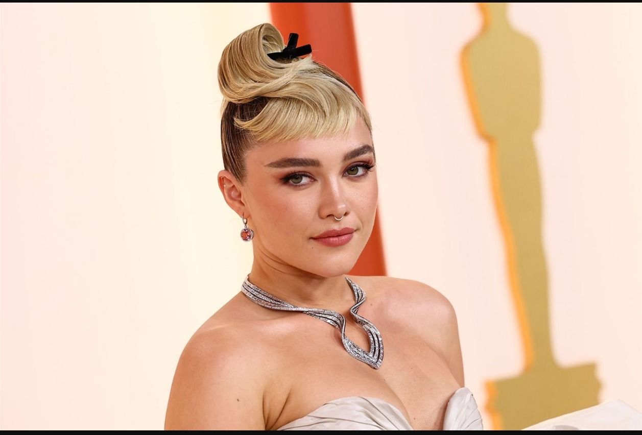 فستان من ورق مكرمش .. الإطلالة الأجرأ في حفل جوائز الأوسكار