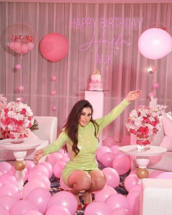 شاهد .. هيفا وهبي بجلسة تصوير خاصة بعيد ميلادها.. وفستانها أدهش الجمهور