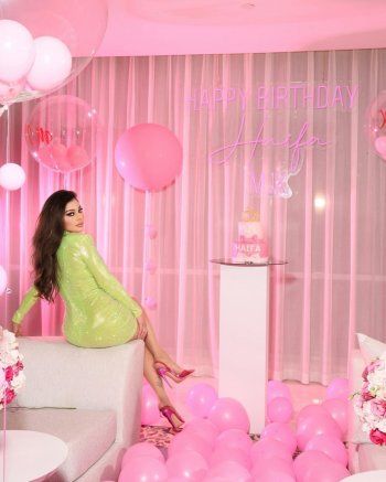 شاهد .. هيفا وهبي بجلسة تصوير خاصة بعيد ميلادها.. وفستانها أدهش الجمهور