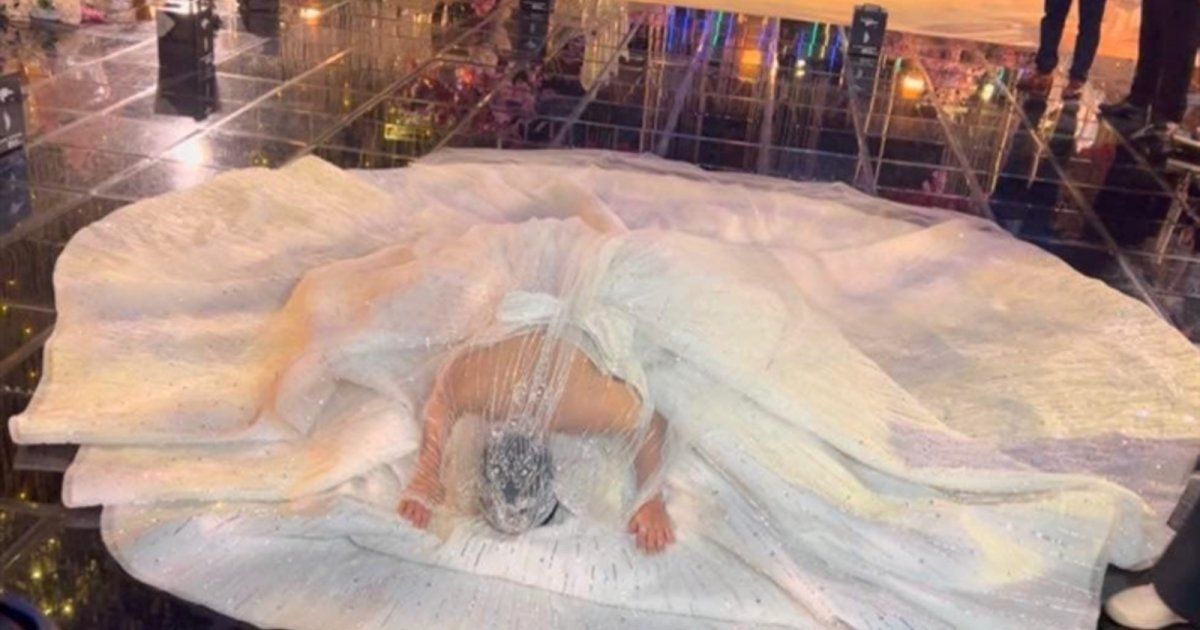 شاهد .. بعد سجودها في حفل زفافها.. إعلامية مصرية برسالة شديدة اللهجو لزوجة حسن شاكوش