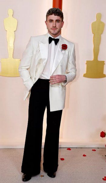 شاهد .. بالصور - ليدي غاغا على السجادة الحمراء بفستان جيجي حديد وريهانا بفستان ضيق يظهر مفاتنها... إليكم أبرز إطلالات الأوسكار