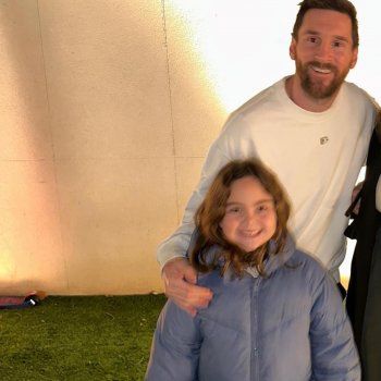 شاهد .. معتصم النهار ولين برنجكجي يلتقيان ليونيل ميسي.. وصورهم حديث الساعة