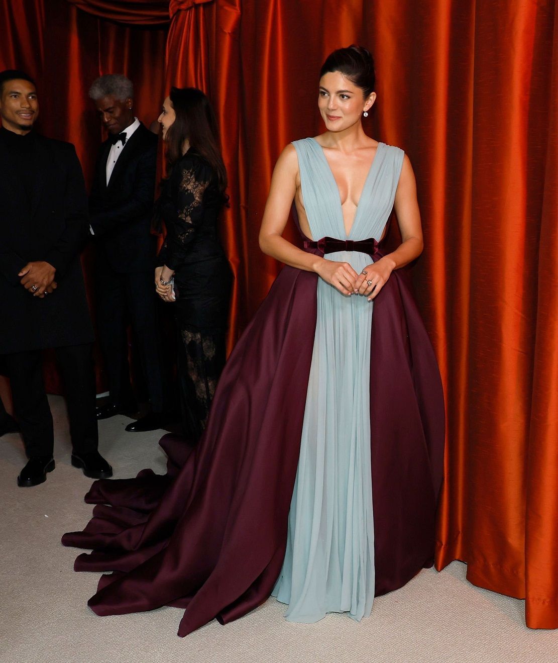 أوسكار 2023.. شاهد تألق نجوم الفن على السجادة الذهبية