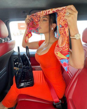 شاهد .. بالصور- جورجينا رودريغيز تتجول في الرياض بفستان مثير والجمهور : حرام ده في السعودية