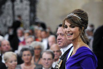 شاهد .. البساطة والرقي عنوانها.. تعرفوا إلى مجموعة مجوهرات الملكة رانيا