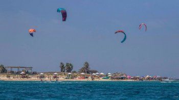 شاهد .. خاص- جزر النخيل جنة مصغرة مقابل مدينة طرابلس اللبنانية تضم محمية طبيعية وتستقطب السياح إلى شواطئها الذهبية