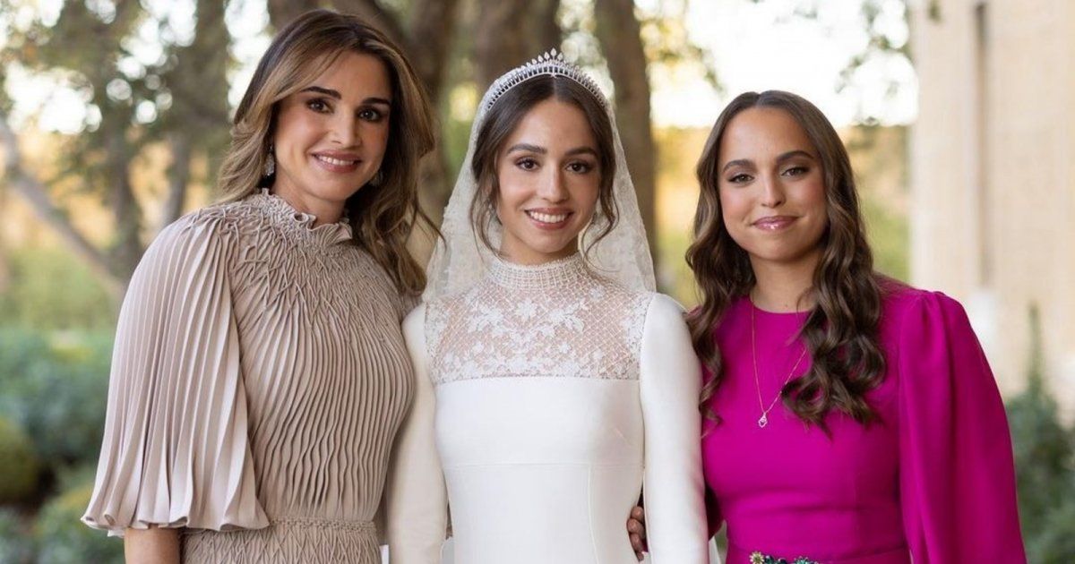 شاهد .. سعر مفاجئ لـ فستان الأميرة سلمى في زفاف شقيقتها الأميرة إيمان