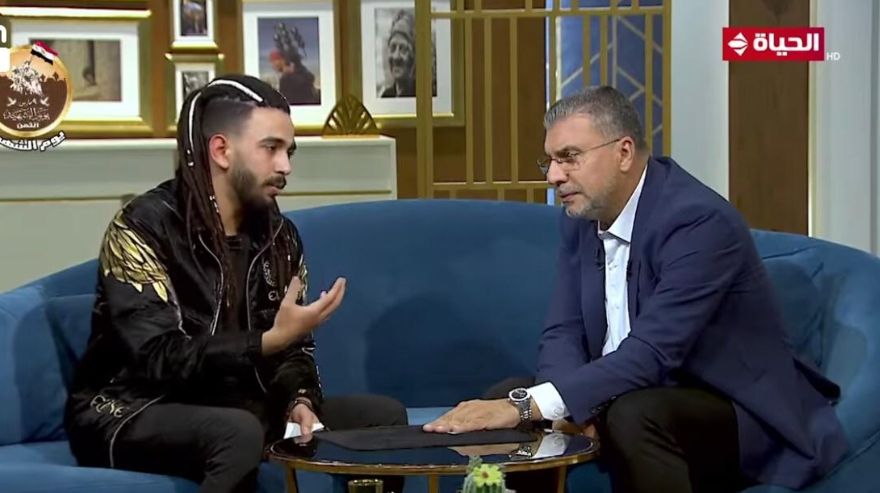 شاهد تأثر شديد من عمرو الليثي بعد ما الساحر بيتر عمل له صورة مع والده الراحل ممدوح الليثي!