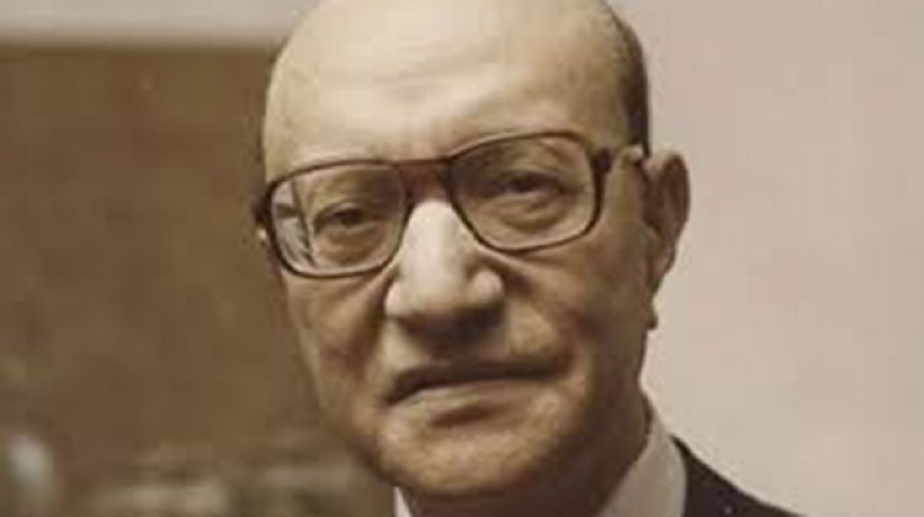 كان يخشي من ركوب الطائرات.. مالا تعرفه عن موسيقار الأجيال