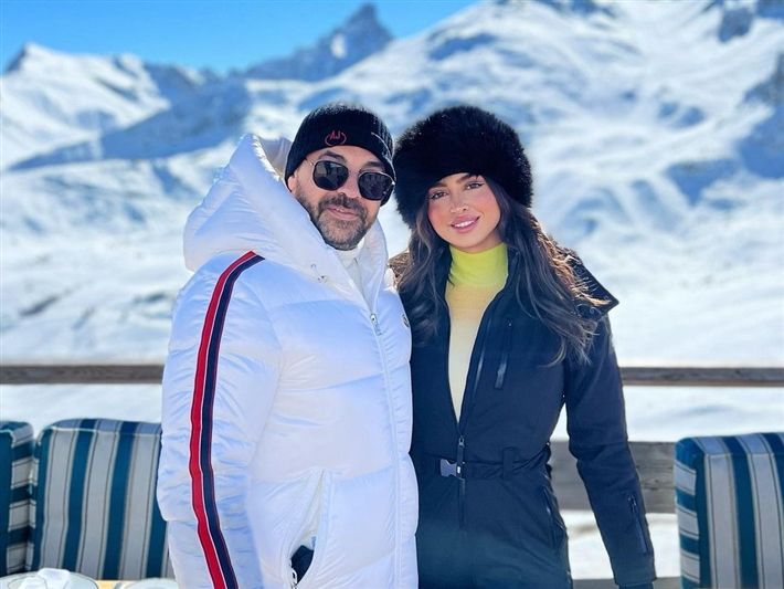 طليقك مفتوش أي حاجة ياأصالة : عايش أحلي أيام حياته مع حبيبته – صور