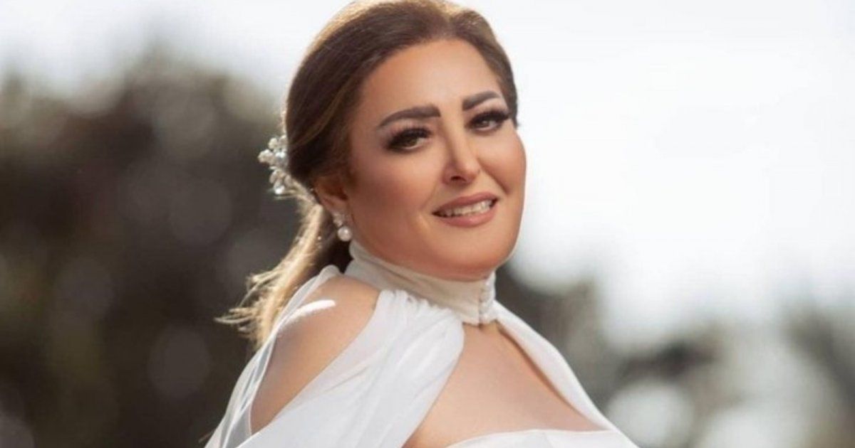 شاهد .. نهال عنبر تطل من أمام الكعبة.. وهذه رسالتها