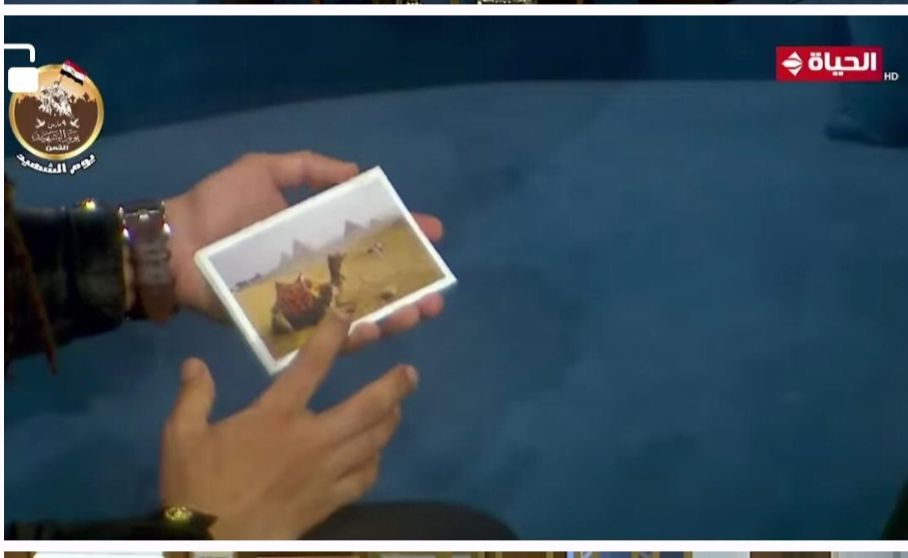 شاهد تأثر شديد من عمرو الليثي بعد ما الساحر بيتر عمل له صورة مع والده الراحل ممدوح الليثي!