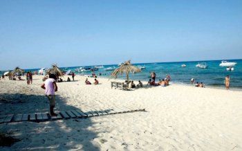 شاهد .. خاص- جزر النخيل جنة مصغرة مقابل مدينة طرابلس اللبنانية تضم محمية طبيعية وتستقطب السياح إلى شواطئها الذهبية