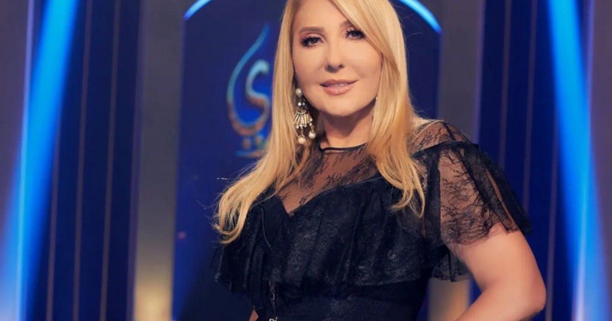 شاهد .. نادية الجندي تثير الجدل بفستان قصير جداً والجمهور يتغزل بها- بالصور