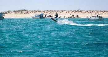 شاهد .. خاص- جزر النخيل جنة مصغرة مقابل مدينة طرابلس اللبنانية تضم محمية طبيعية وتستقطب السياح إلى شواطئها الذهبية