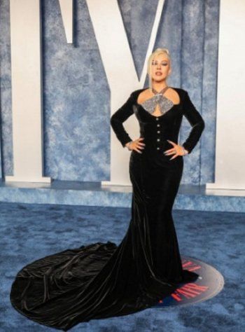 شاهد .. بالصور - كريستينا أغيليرا تتألق في حفل Vanity Fair.. وهذا رأيها بالتقدم في السن