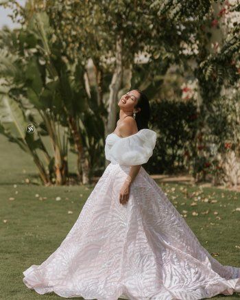 شاهد .. لقاء الخميسي تثير الجدل بجلسة تصوير بفستان أبيض يشبه فساتين الزفاف-بالصور