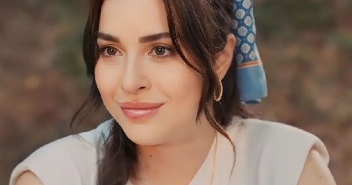 شاهد .. سارة أبي كنعان بالمايوه.. والمعجبات يطلبن يد شقيقها الوسيم للزواج - بالصورة