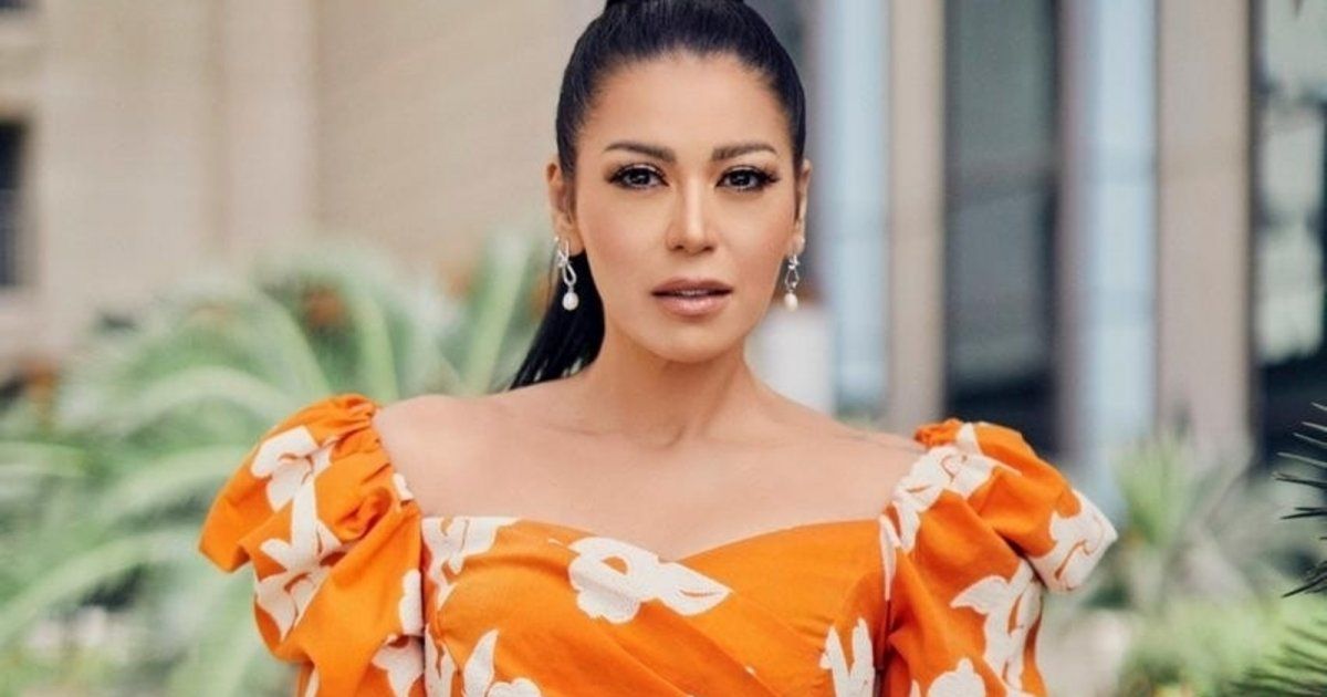 شاهد .. لقاء الخميسي تثير الجدل بجلسة تصوير بفستان أبيض يشبه فساتين الزفاف-بالصور