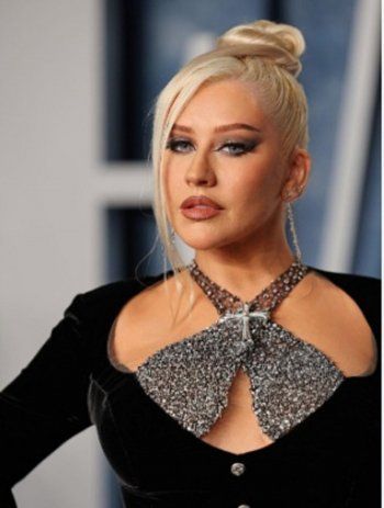 شاهد .. بالصور - كريستينا أغيليرا تتألق في حفل Vanity Fair.. وهذا رأيها بالتقدم في السن