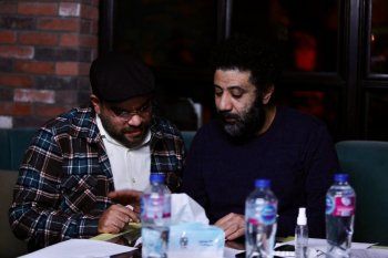 شاهد .. محمد عبد الرحمن يطل من كواليس مسلسل "كشف مستعجل"- بالصور