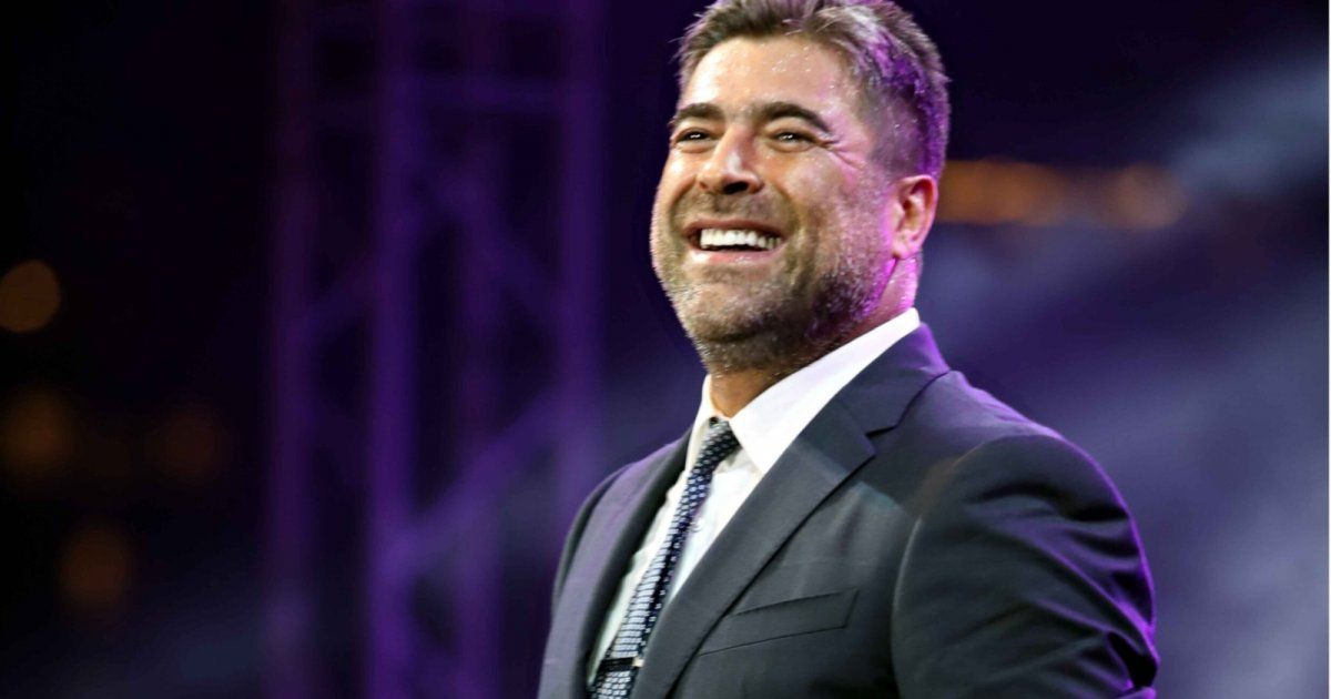 شاهد .. بعد فقدانها بصرها.. وائل كفوري برسالة حب لـ سارة محمد