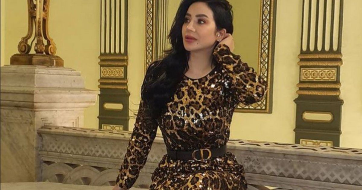 شاهد .. سعر خيالي لـ حزام لجين عمران من دار كريستيان ديور