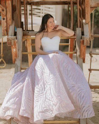 شاهد .. لقاء الخميسي تثير الجدل بجلسة تصوير بفستان أبيض يشبه فساتين الزفاف-بالصور