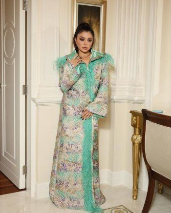 شاهد .. سعر مرتفع لـ عباءة هيفا وهبي المميزة - بالصور