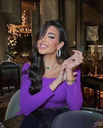 شاهد .. إليكم سعر فستان ياسمين صبري البنفسجي الذي خطف الأضواء