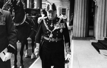 شاهد .. صور نادرة من مراسيم تتويج الملكة إليزابيث عام 1953