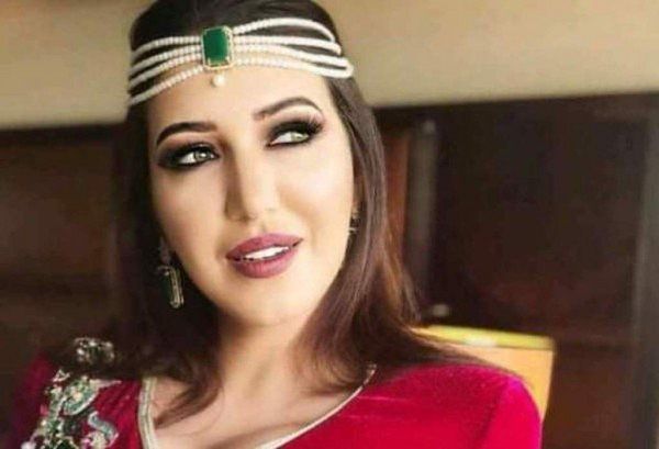 شاهد .. أسما لمنور تكشف حقيقة زواجها من سياسي وتختار هذا الفنان لتضعه في المرتبة الأولى في المغرب