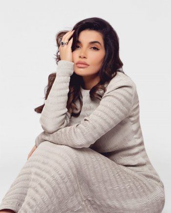 شاهد .. بالصور - بإطلالة أنيقة وبهذه الكلمات عايدت ليال محبيها