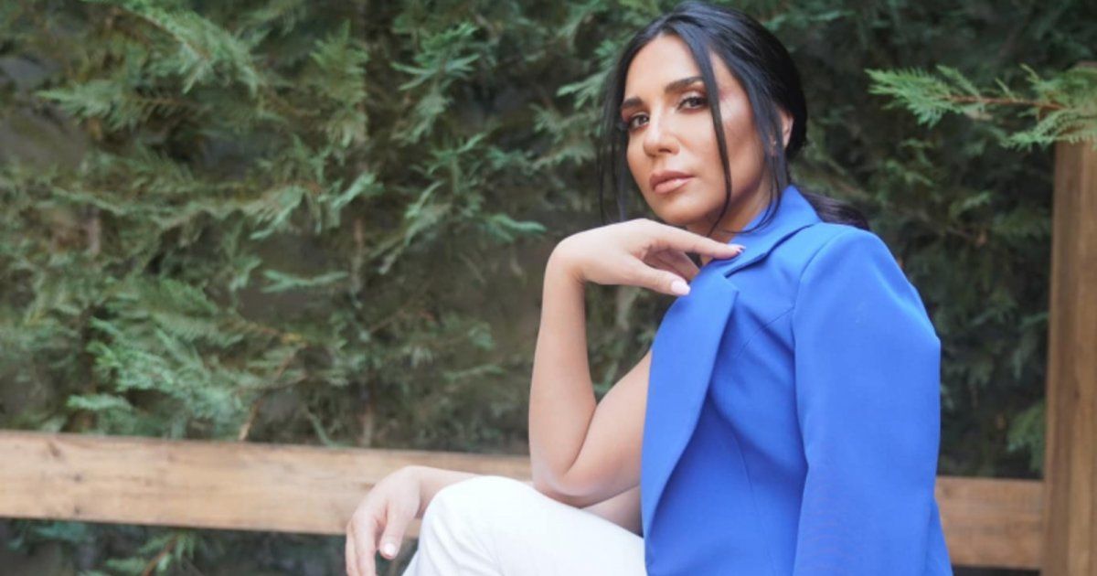 شاهد .. رنا شميس تقلّد إطلالة نوال الزغبي.. نسخة طبق الأصل عنها- بالصور