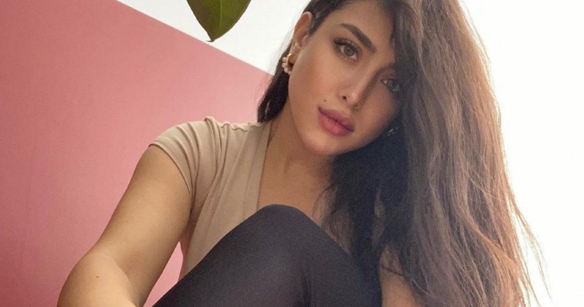 شاهد .. هيا مرعشلي بصورة على السرير ومعجب يعلق : كتير خطأ