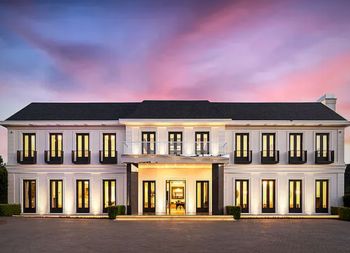 شاهد .. بالصور - وأخيرا إشترى بن أفليك وجنيفر لوبيز منزلًا بعد عامين من البحث وهذا سعره