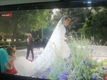 شاهد .. فستان زفاف عروس ولي عهد الأردن رجوة آل سيف بتوقيع إيلي صعب-بالصور