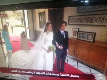 شاهد .. فستان زفاف عروس ولي عهد الأردن رجوة آل سيف بتوقيع إيلي صعب-بالصور
