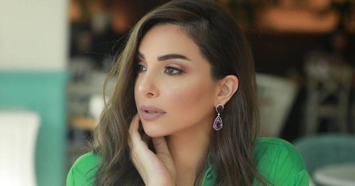 شاهد .. بالصورة- بإطلالة مميزة من سيارتها..ساشا دحدوح تتألق وتلاقي إعجاب الجمهور