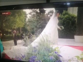 شاهد .. فستان زفاف عروس ولي عهد الأردن رجوة آل سيف بتوقيع إيلي صعب-بالصور