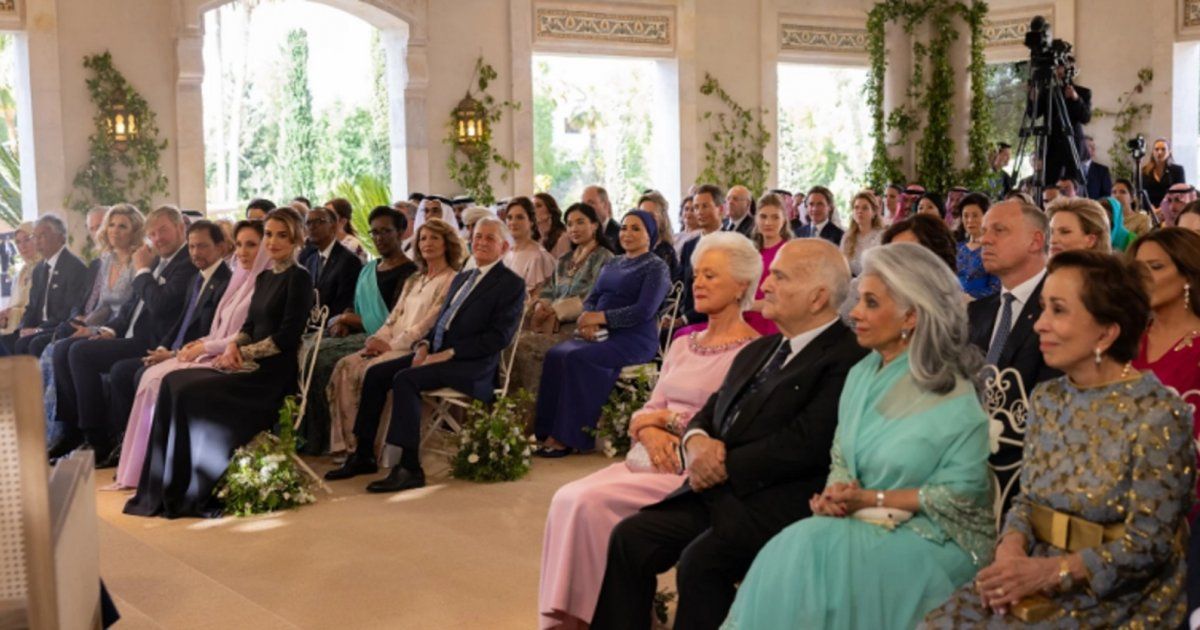 شاهد .. بالصور - إليكم أجمل الإطلالات في حفل زفاف ولي العهد الأمير الحسين