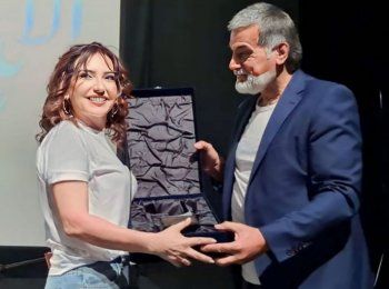 شاهد .. أمل عرفة تتكرم في المعهد العالي للفنون المسرحية وتشكر هؤلاء الممثلين