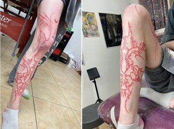 شاهد .. بالصورة - غرايمز تستعرض مظهرها الجديد ... وشم بالحبر الأحمر يغطي ساقها بالكامل!!!